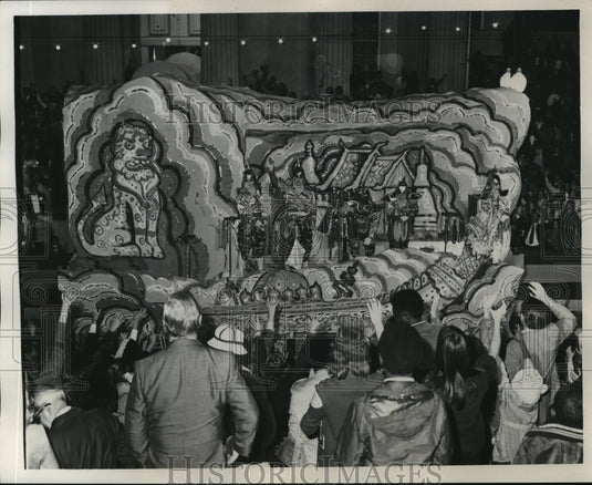 1974 Carnival Parade Krewe of Babylon float  - Historic Images