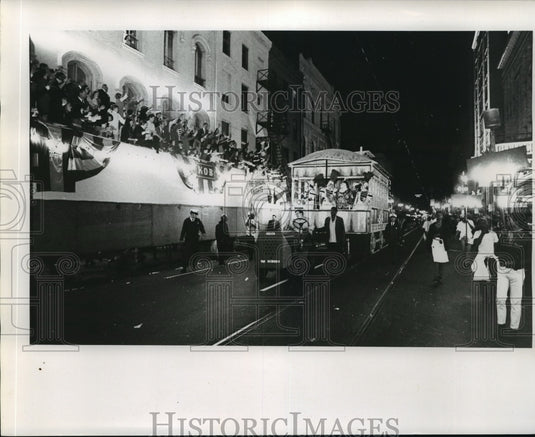 1971 Carnival Parade - Historic Images
