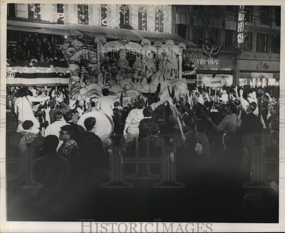 1967 Carnival Parade - Historic Images