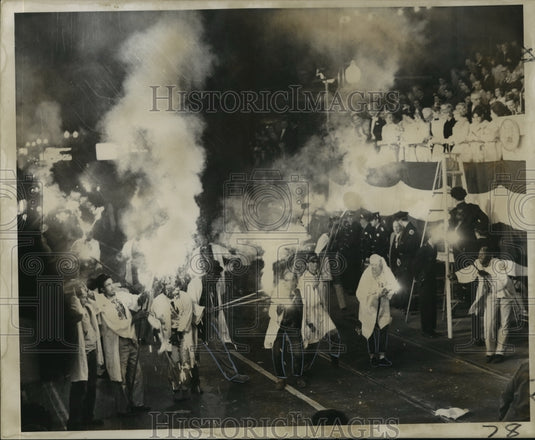 1968 Carnival Parade - Historic Images
