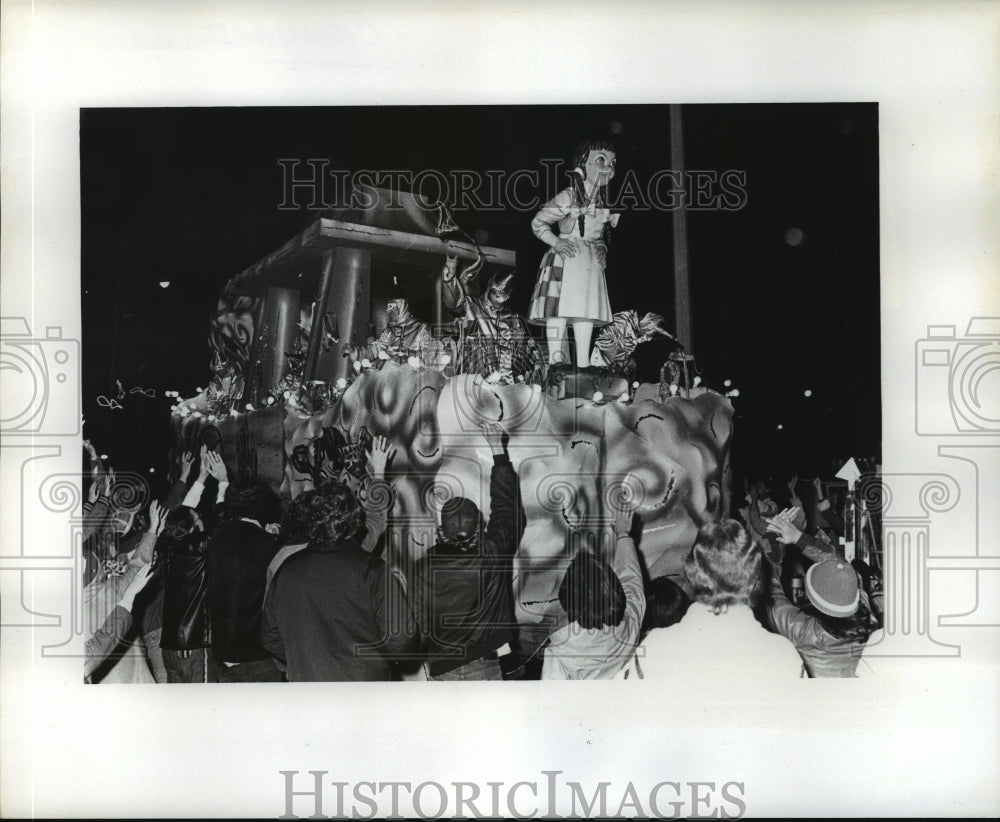 1978 Carnival Parade - Historic Images