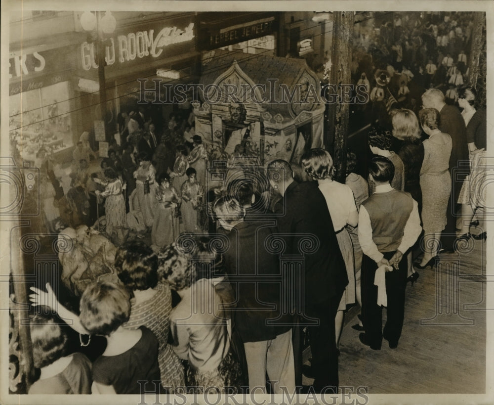 1962 Carnival Parade - Historic Images