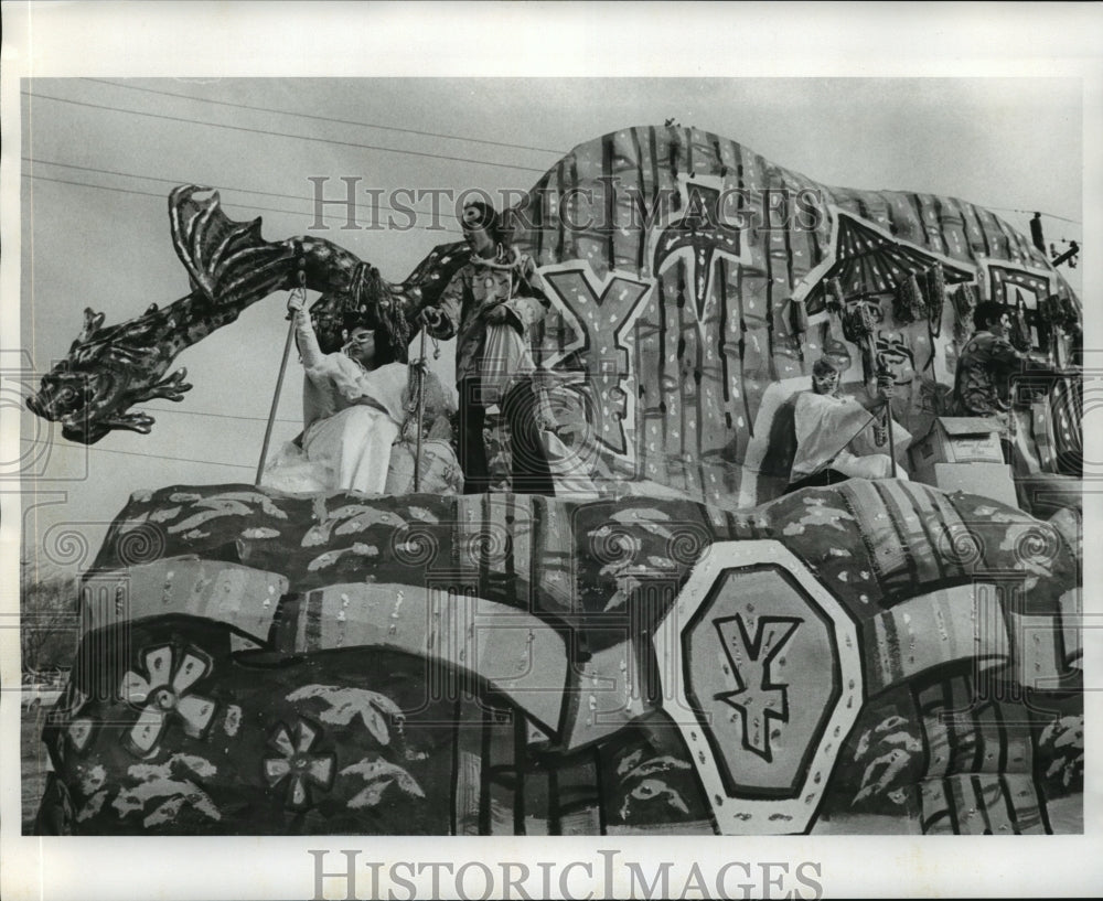 1975 Carnival Parade Aquarious Parade float.  - Historic Images