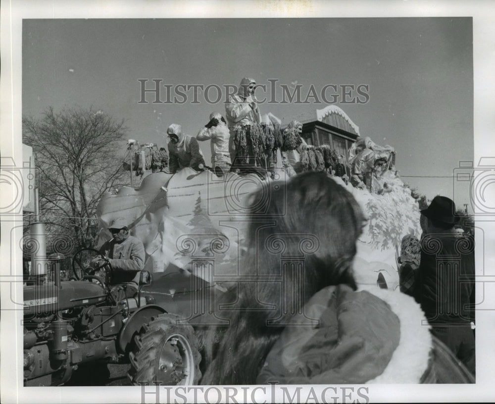 1974 Mardi Gras Carnival Parade - Historic Images