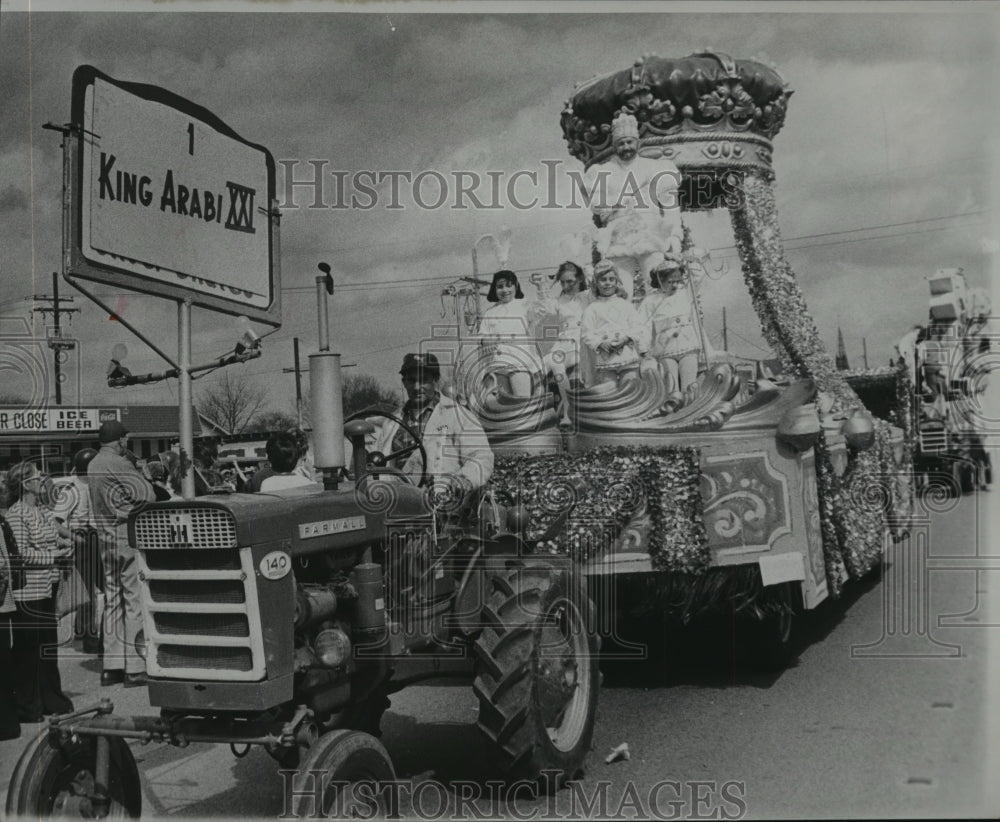 1977 Tractor Pulls Float with King of Krewe of Arabi, Mardi Gras, LA - Historic Images