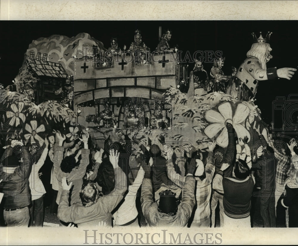 1978 Royalty themed float at the Aguilo parade  - Historic Images