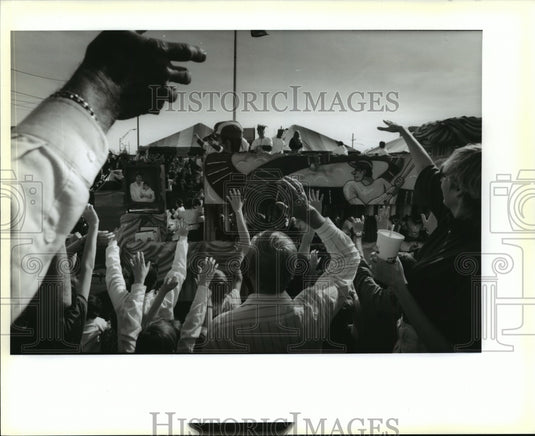 1993 Carnival Parade - Historic Images