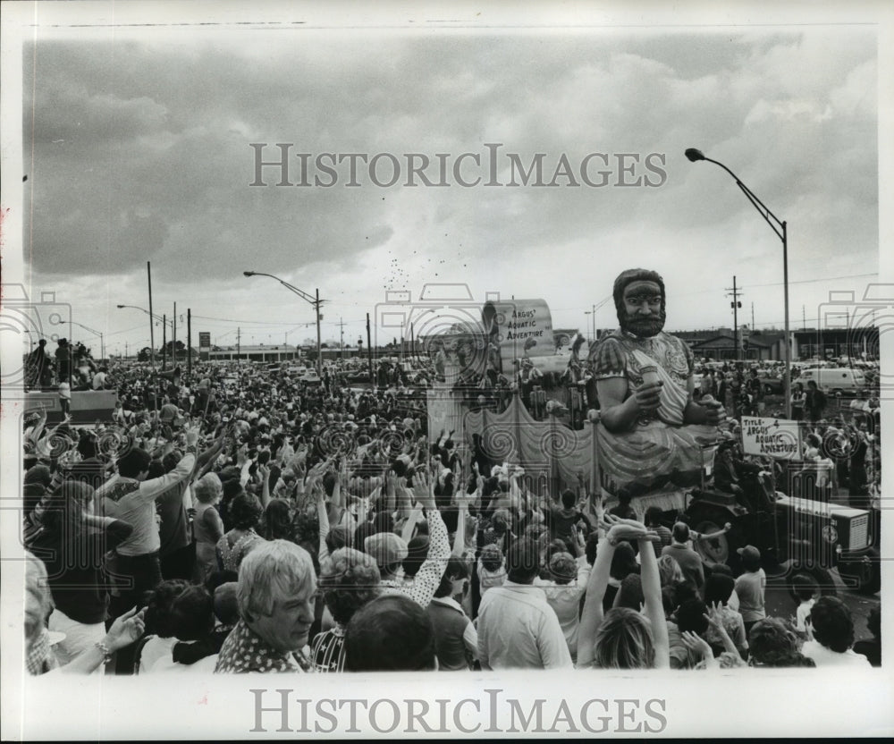 1977 Press Photo Carnival Parade- Krewe of Argus Parade in Metairie. - noca02208 - Historic Images