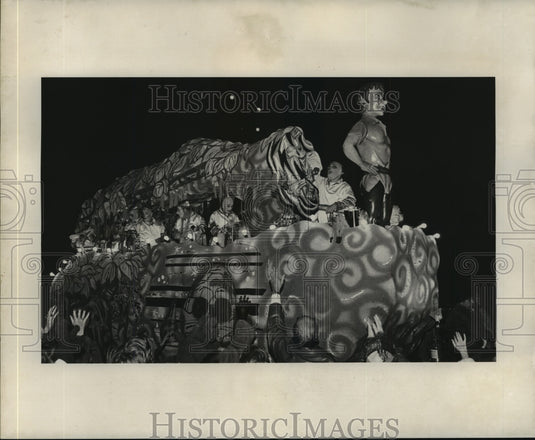 1978 Krewe of Atlas Float Passes Through Crowd, Mardi Gras, New Or. - Historic Images