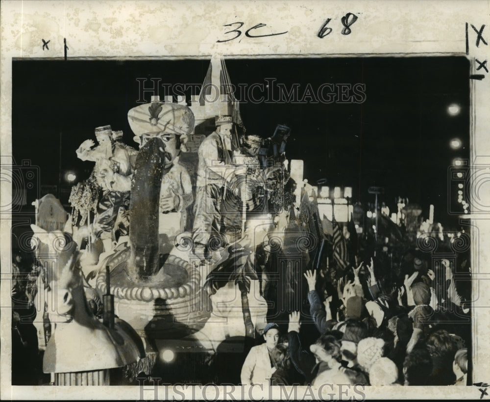 1972 Carnival Parade - Historic Images