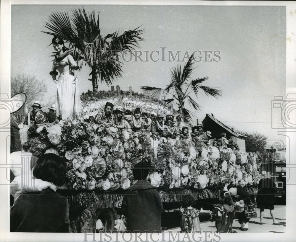 1969 Carnival Parade - Historic Images