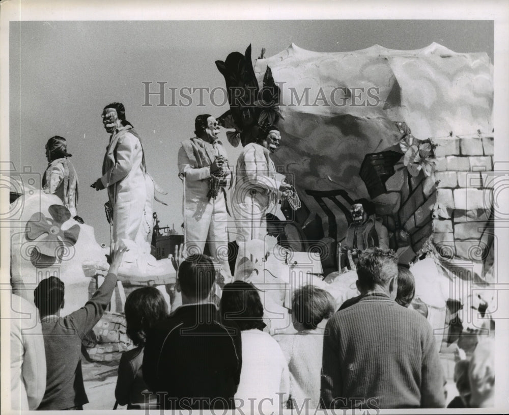 1968 Carnival Parade - Historic Images