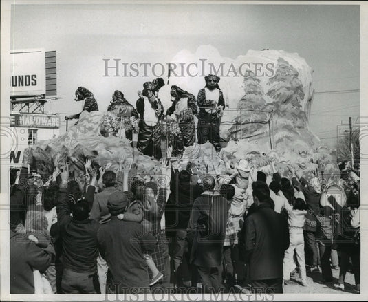 1970 Carnival Parade - Historic Images