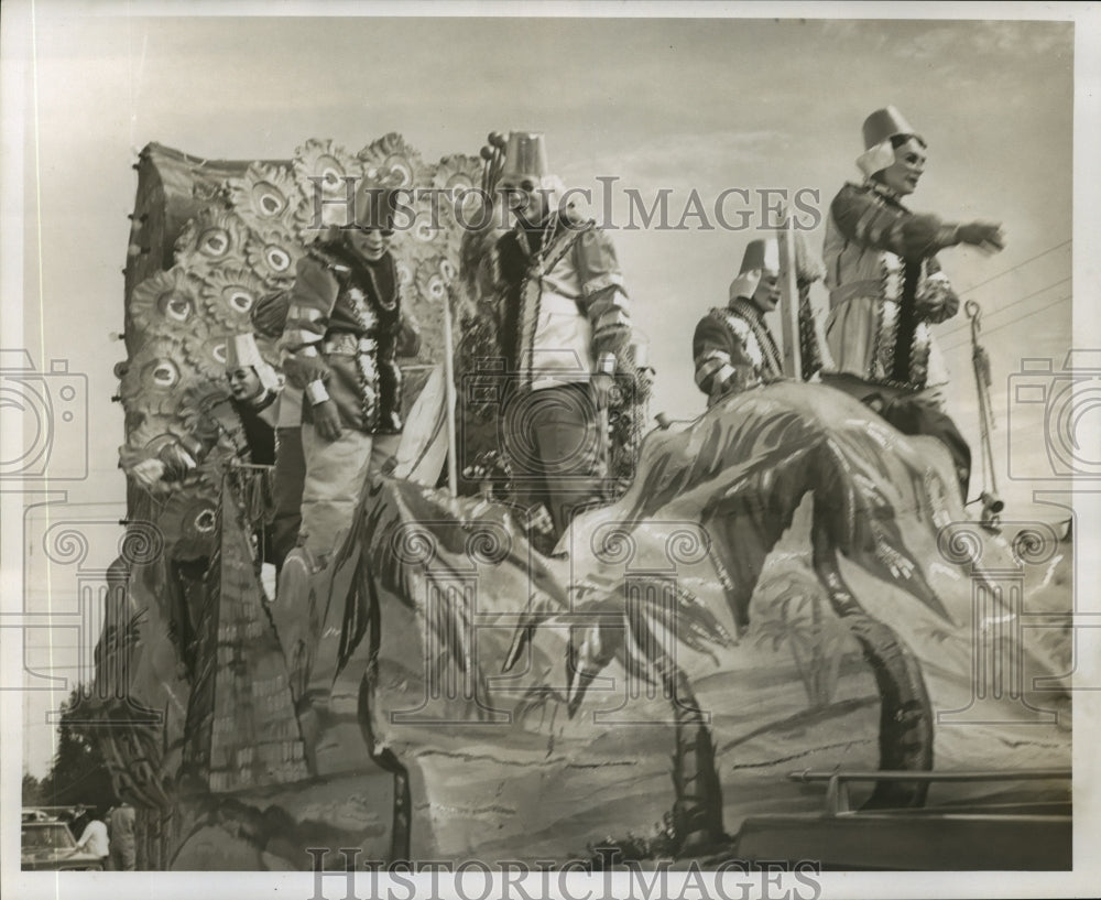 1967 Carnival Parade Krewe of Arabi Parade Float.  - Historic Images