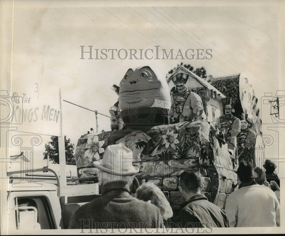 1964 Carnival Parade Krewe of Arabi Parade float  - Historic Images