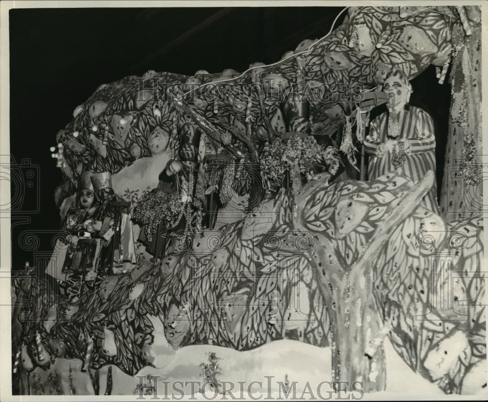 1965 nature float in the Babylon Parade celebrating Mardi Gras - Historic Images