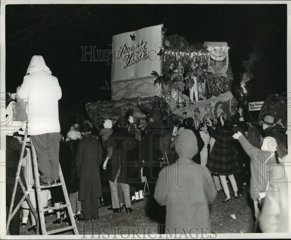 1965 Babylon Parade goers reach up at float for beads for Mardi Gras - Historic Images