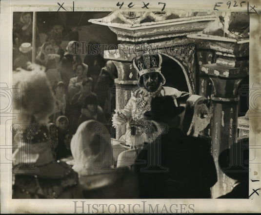 1965 King Sargon leads 'Poems of Youth' Mardi Gras parade - Historic Images