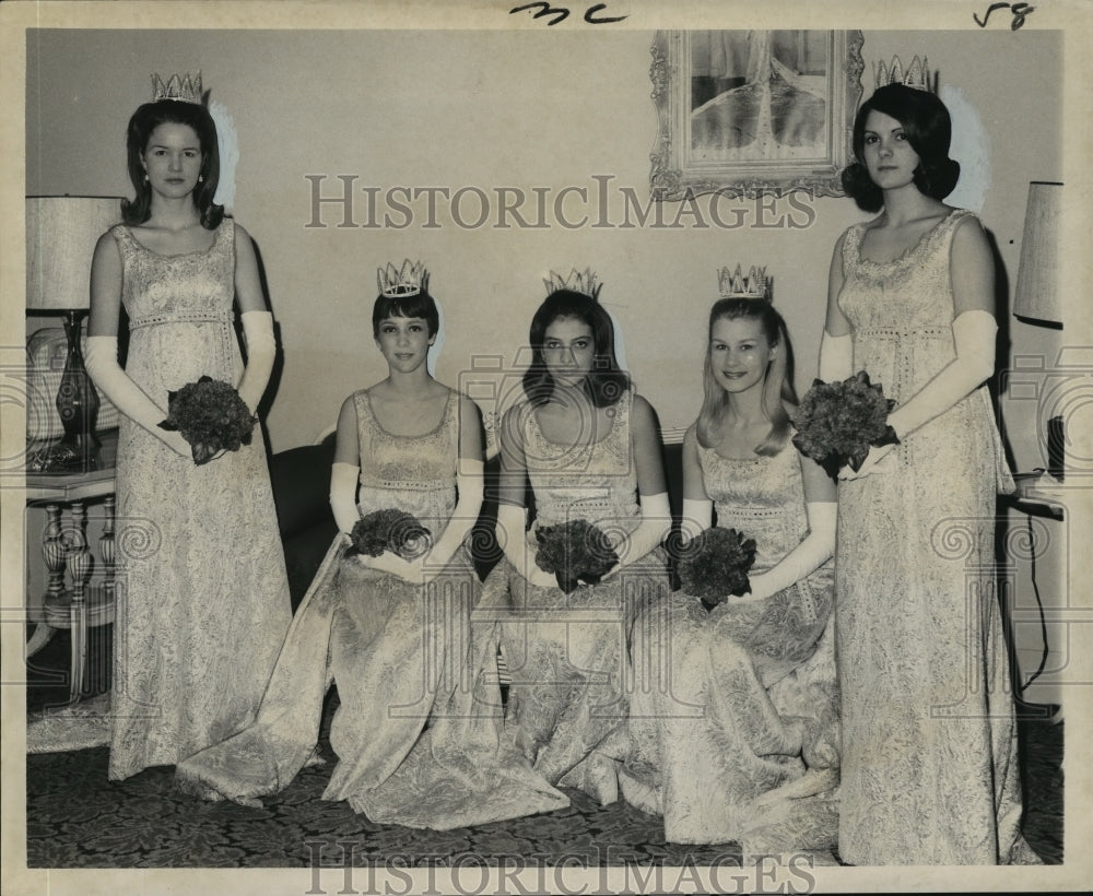 1968 Mardis Grnew Orleans Athenians Ball Maids To The Queen - Historic Images