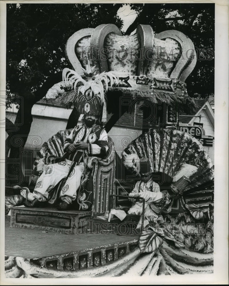 1961 Carnival Parade - Historic Images