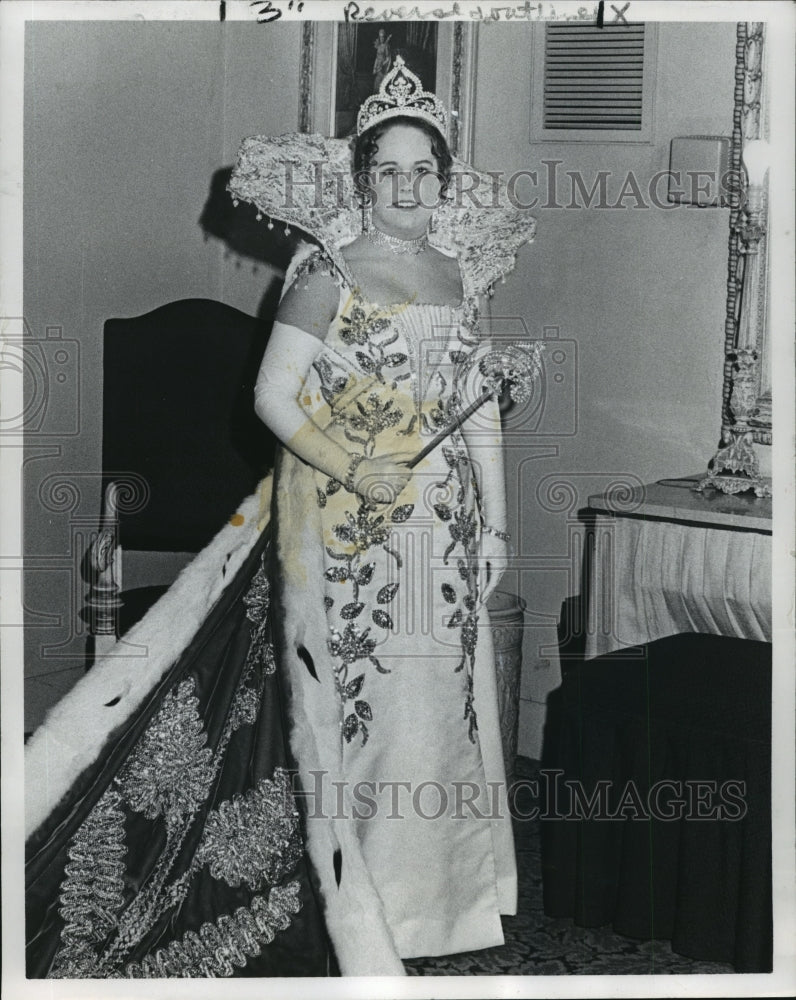 1980 Carnival Ball Queen Pamela Dale Richmond - Historic Images