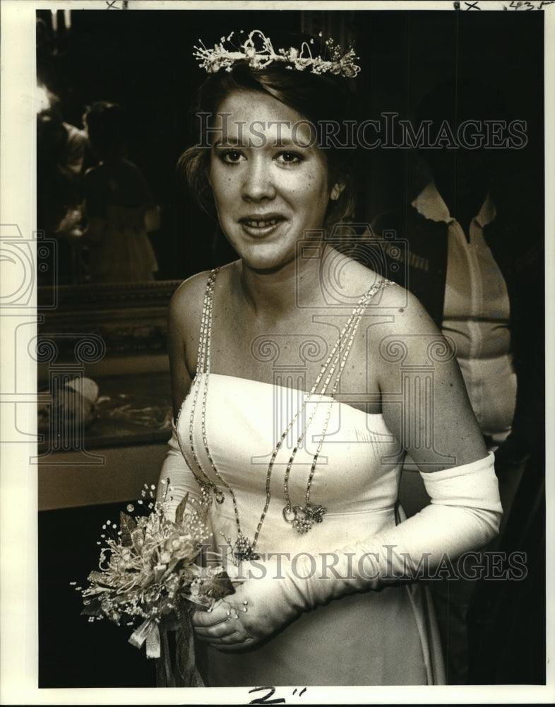 1980 Press Photo Carnival Ball-Court Member Cathy Heuer. - noca02421 - Historic Images