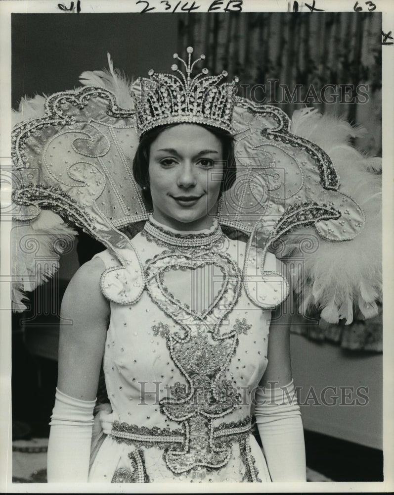 1977 Carnival Ball - Historic Images