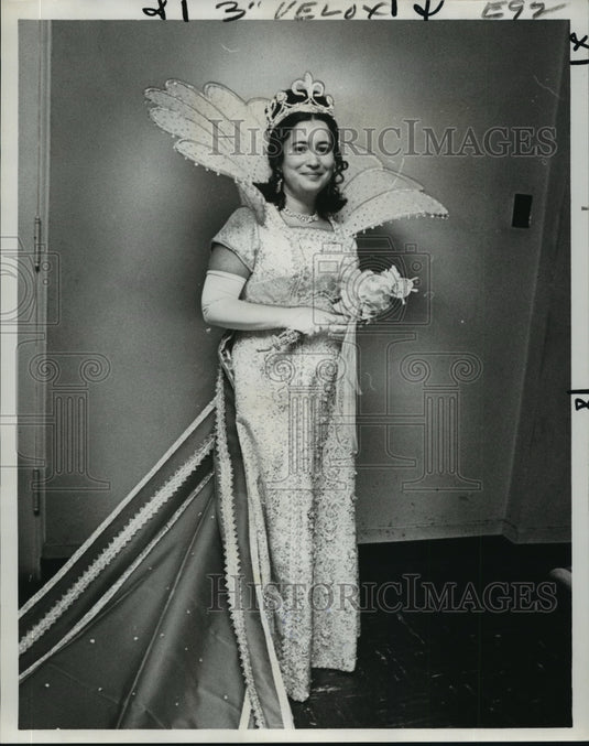 1975 Mrs. John Haw Queen Of Carnival Ball Krewe Of Omardz Mardi Gras - Historic Images