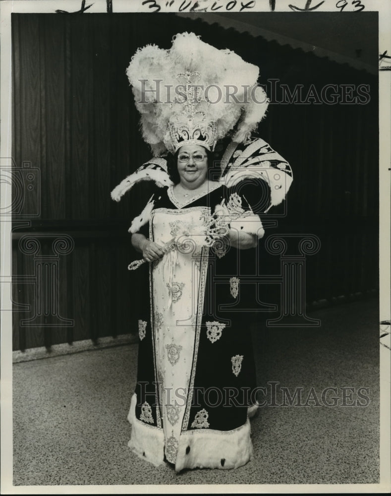 1975 Queen of the Mardi Gras Carnival ball of the Krewe of Noblads - Historic Images