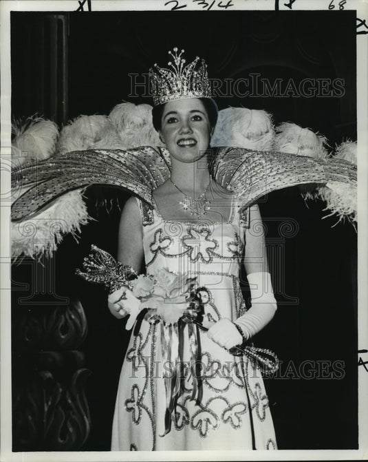 1977 Mary Ann Hendricks, queen of Mardi Gras Carnival ball Okeanos - Historic Images