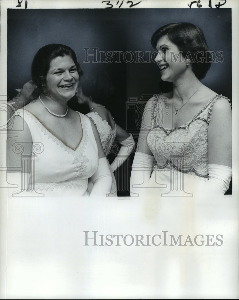 1977 Mardi Gras Carnival court members Kim DeSonier and Lally Gelpi - Historic Images