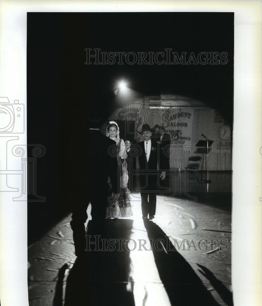 1994 Erin Pyne escorted by Charles Landry, Allovous Mardi Gras ball - Historic Images