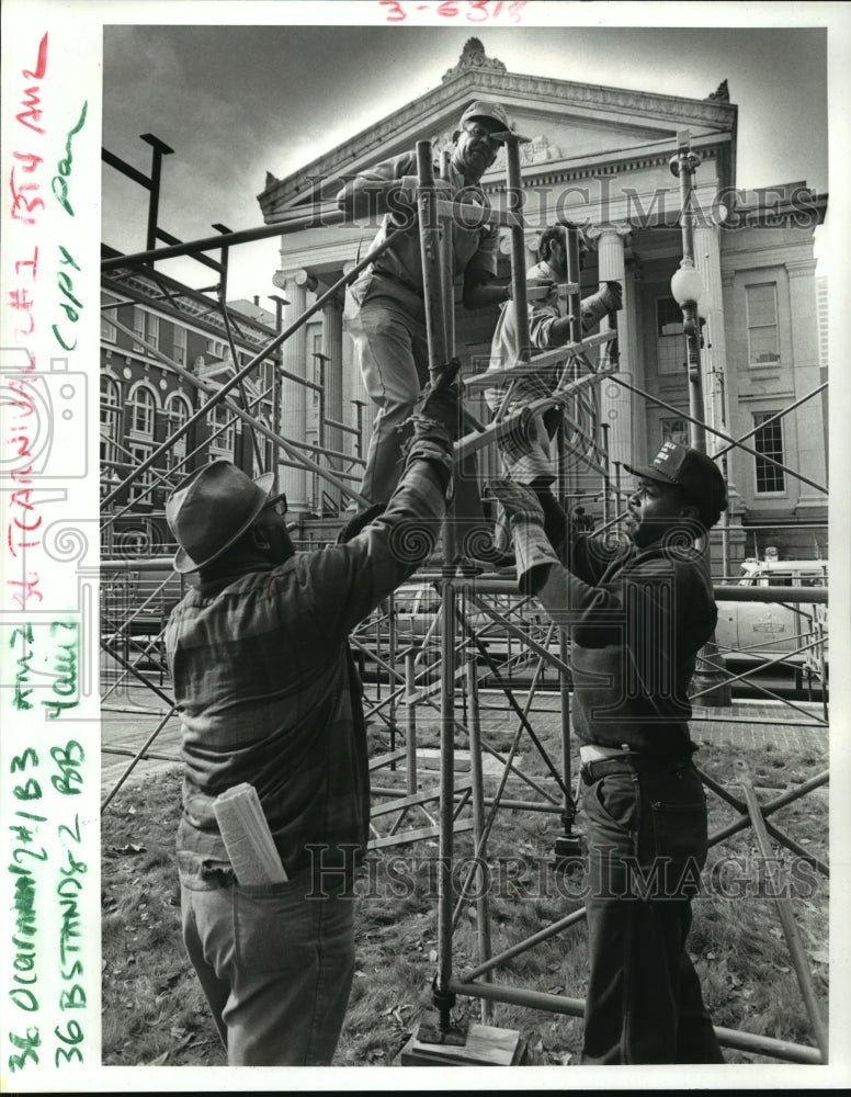 1988 Workers Constructing Grandstands for Mardi Gras Parades - Historic Images