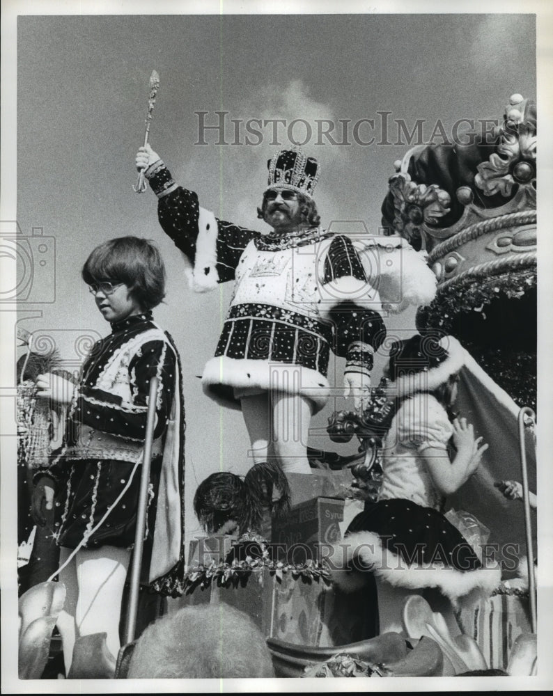 1975 Arabi King Peter A. Perino at Mardi Gras, New Orleans - Historic Images