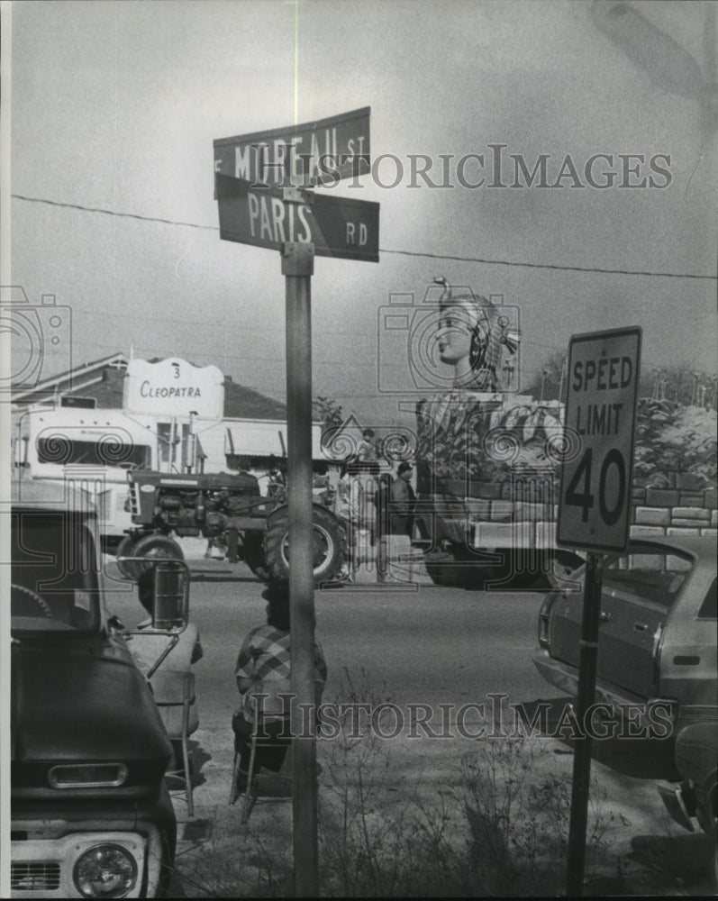 1977 Egyptian float at the Arabi Parade for Mardi Gras  - Historic Images