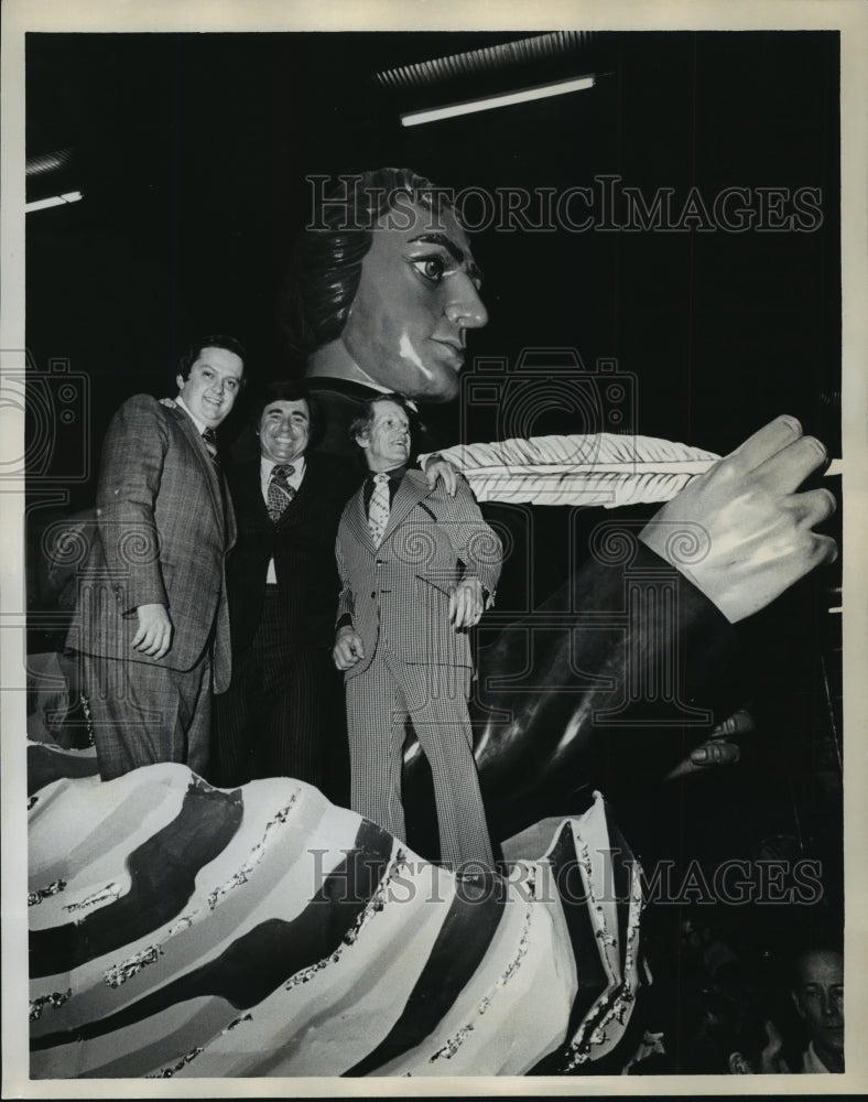 1975 Press Photo Men Standing on Argus Decoration Carnival - noca02599 - Historic Images