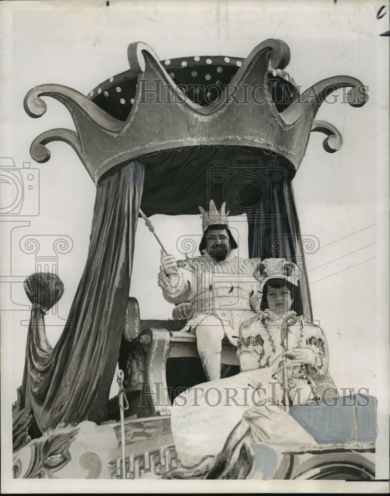 1966 Carnival Parade - Historic Images