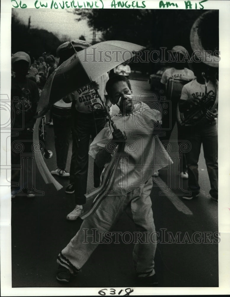 1986 Carnival Parade - Historic Images