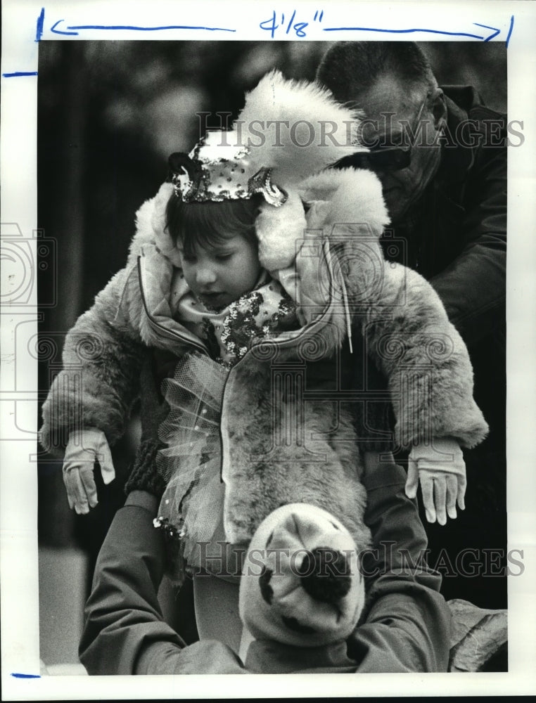 1986 Carnival Parade - Historic Images