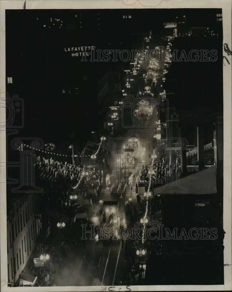 1963 Krewe of Hermes Floats Pause for Exchange of Toasts Mardi Gras - Historic Images