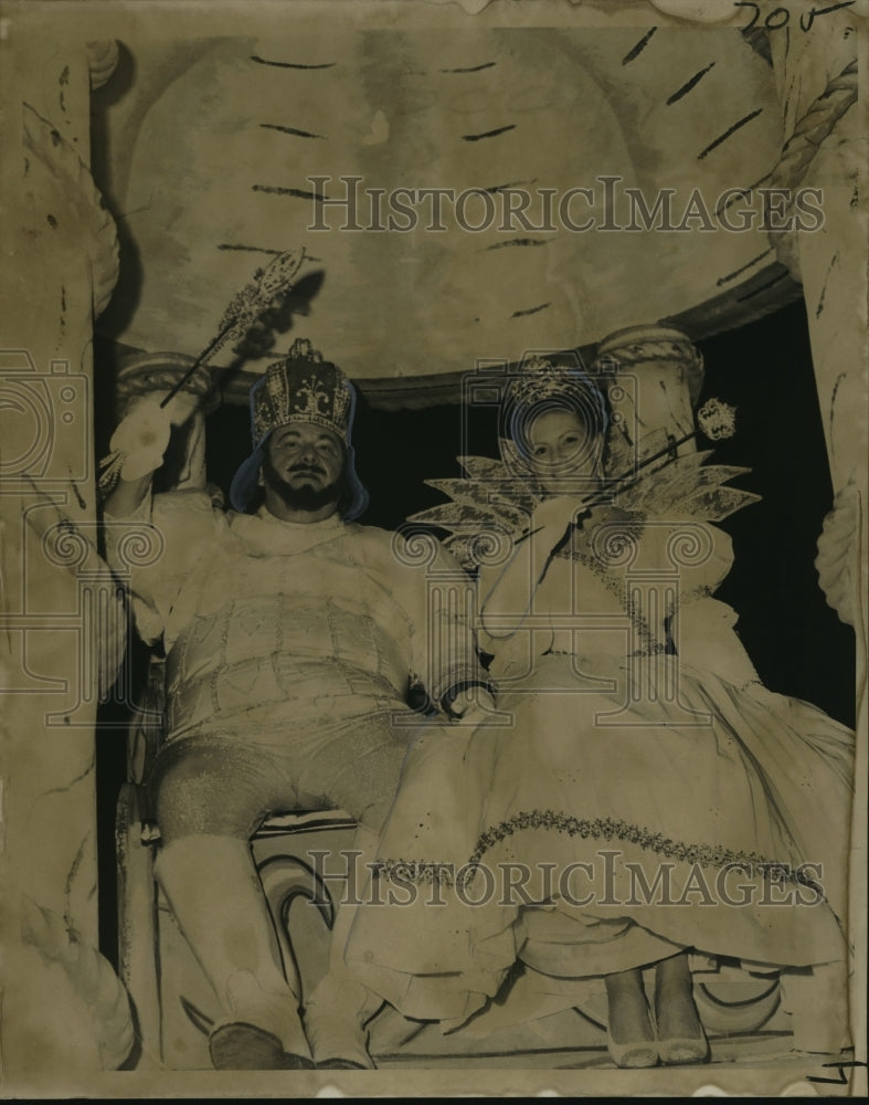 1970 Krewer Of Amor Parade Mardi Gras King Rodriguez and Queen Nunez - Historic Images