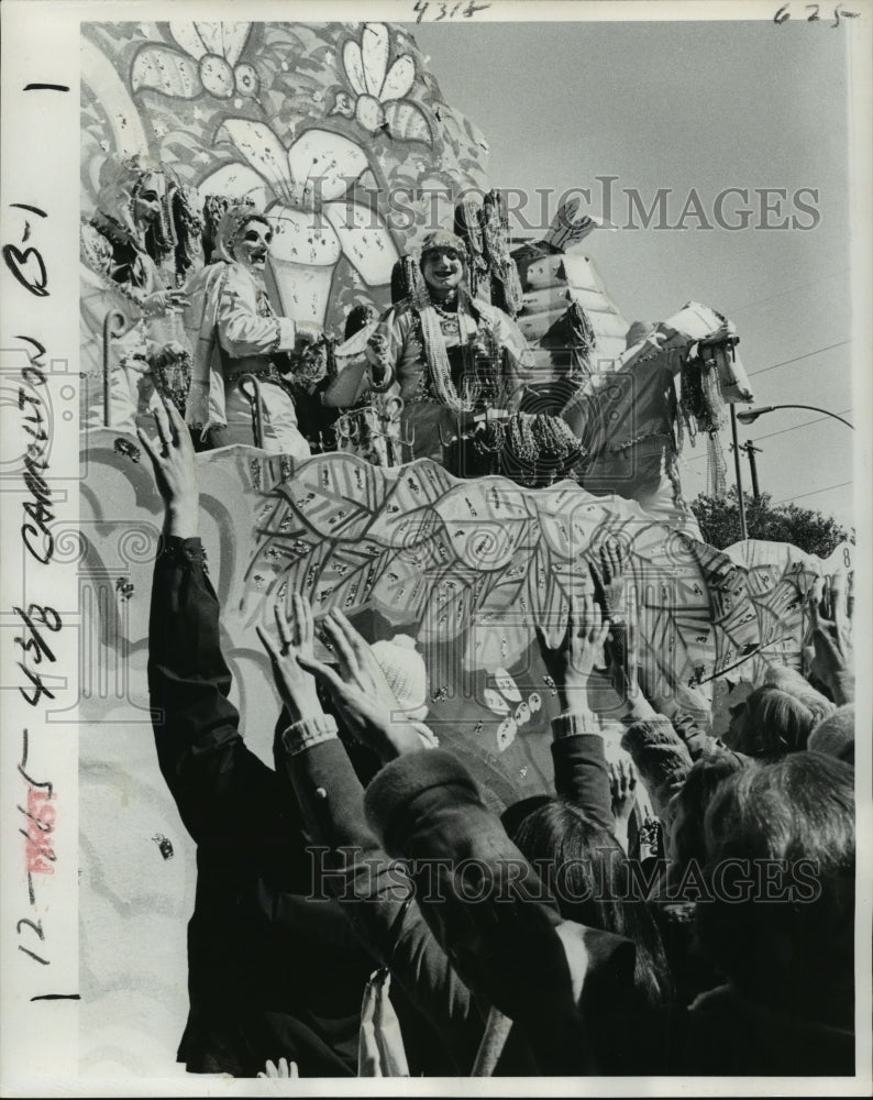 1978 Crowd Waves During Carrollton Parade Mardi Gras, New Orleans - Historic Images