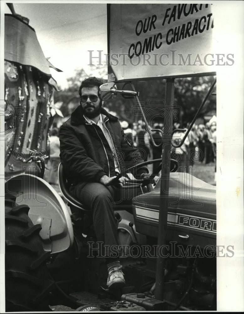 1984 Carnival Parade - Historic Images