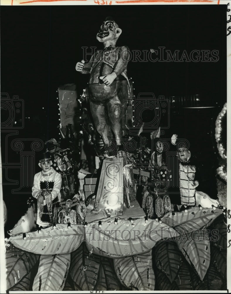 1981 Carnival Parade - Historic Images