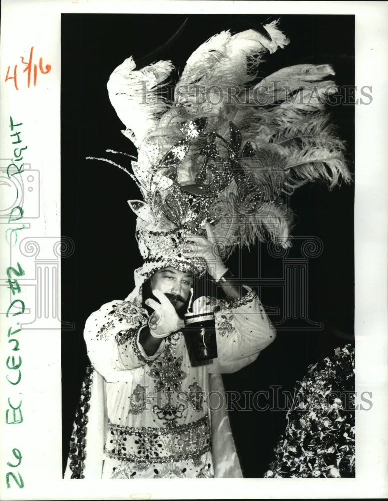 1987 Carnival Parade King of Krewe of Centurions holds his headpiece - Historic Images