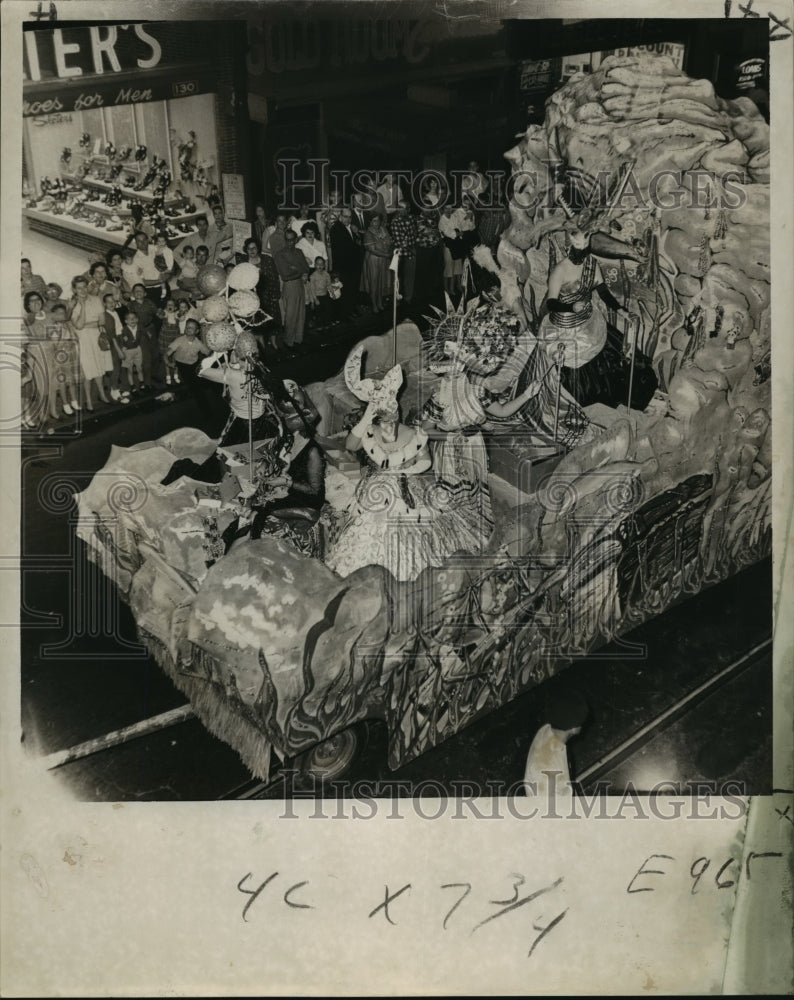 1962 Carnival Parade Nymphs of Krewe of Aphrodite in parade. - Historic Images