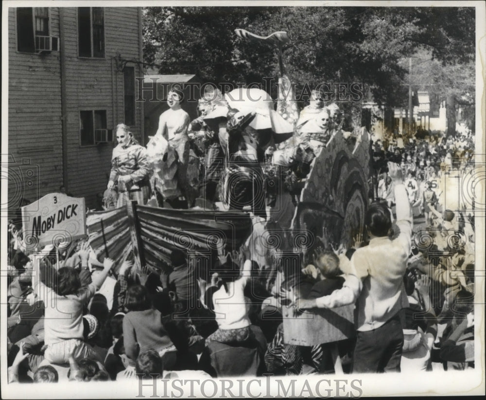 1969 Carnival Parade OKeanos parade with crowds reaching for throws. - Historic Images