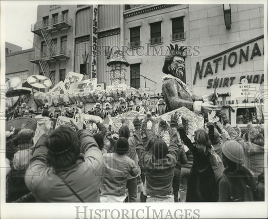 1978 Carnival Parade - Historic Images