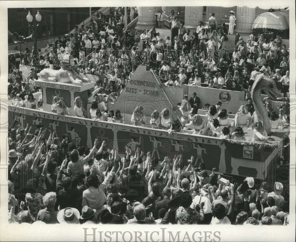 1975 Orleanians Carnival Parade, Mardi Gras, New Orleans  - Historic Images