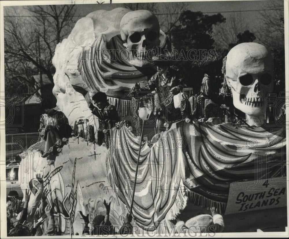 1978 Island Theme Float, Krewe of Pan, Mardi Gras, New Orleans - Historic Images